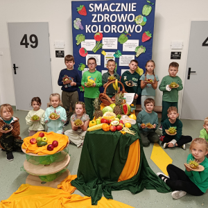 Klasa 1 c prezentuje owocowe zwierzątka wykonane podczas obchodów dni promujących zdrowe odżywianie. Kliknięcie na zdjęcie spowoduje jego powiększenie do rozmiaru oryginalnego.