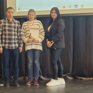 Liliana Pudełko- laureatka Gminnych Igrzysk Szachowych w kategorii uczniów klas 7-8. Kliknięcie na zdjęcie spowoduje jego powiększenie do rozmiaru oryginalnego.