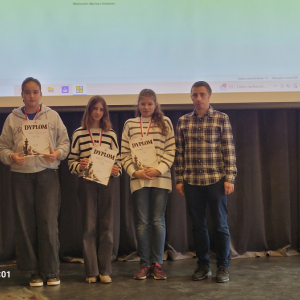 Laureatki Gminnych Igrzysk Szachowych z Jury. Kliknięcie na zdjęcie spowoduje jego powiększenie do rozmiaru oryginalnego.